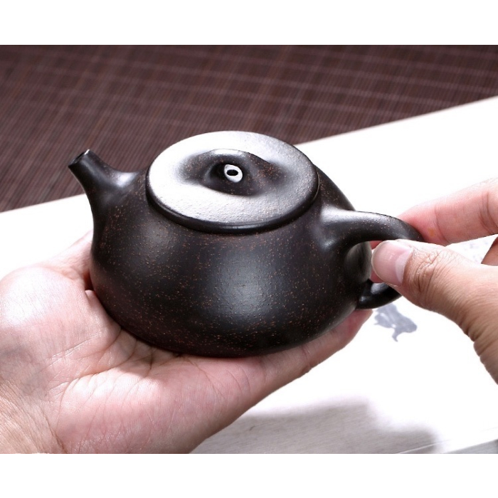 清代茶壺 hei_jin_sha_yixing_zisha_hu_1.jpg