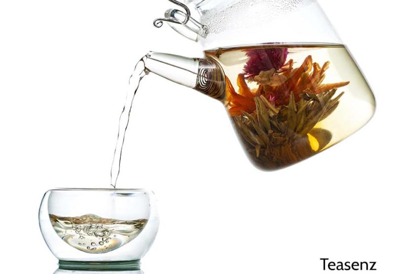 Wie man steilen Blütentee steilblumigen Tee