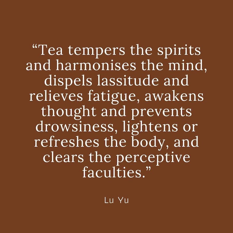 lu yu Tea tempera gli spiriti e armonizza la mente, dissipa la stanchezza e allevia la fatica, risveglia il pensiero e previene la sonnolenza, alleggerisce o rinfresca il corpo e libera le facoltà percettive.