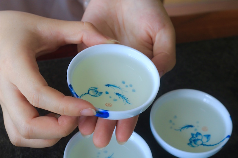 tea liquor color of chrysanthemum and goji berry tea