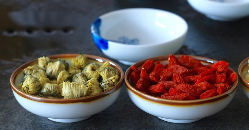 dried goji berries and chrysanthemum flower tea ingredients