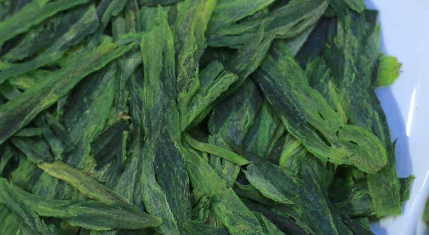 2016 spring green teas - tai ping hou kui dry flat leaves