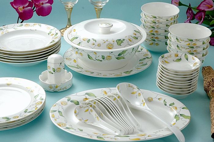 Bone China or Porcelain: Which is Better?