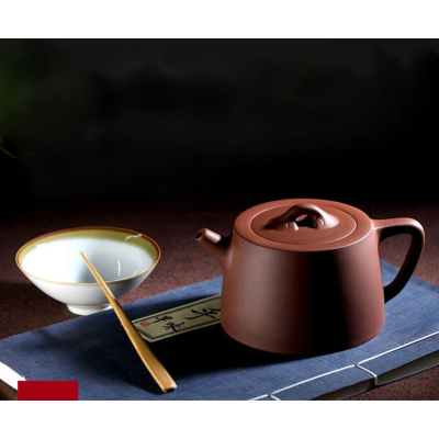 Di Cao Qing Klei Yixing Teapot - Jing Lan Hu, Kunstenaar: Li Xiao Ying 260 ml